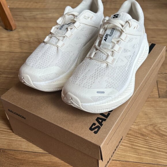 Brand new Salomon Aero Glide 3 Running shoes - women's size 8 - Picture 1 of 4
